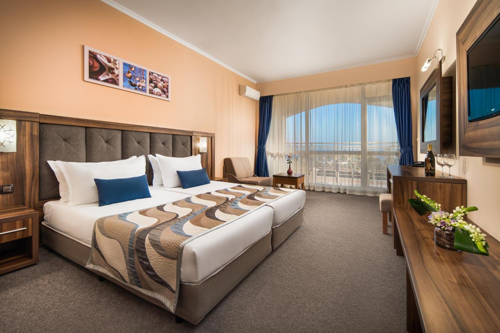 Comfort Zweibettzimmer mit Balkon - kostenloser Zugang zum Pool und kostenloses WLAN